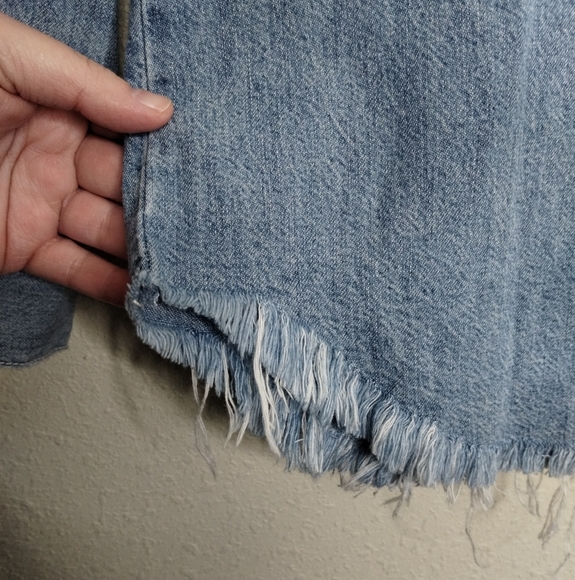 Lucky Brand Button Up Raw Hem Chambray Shirt Women's Size Small - Picture 4 of 8